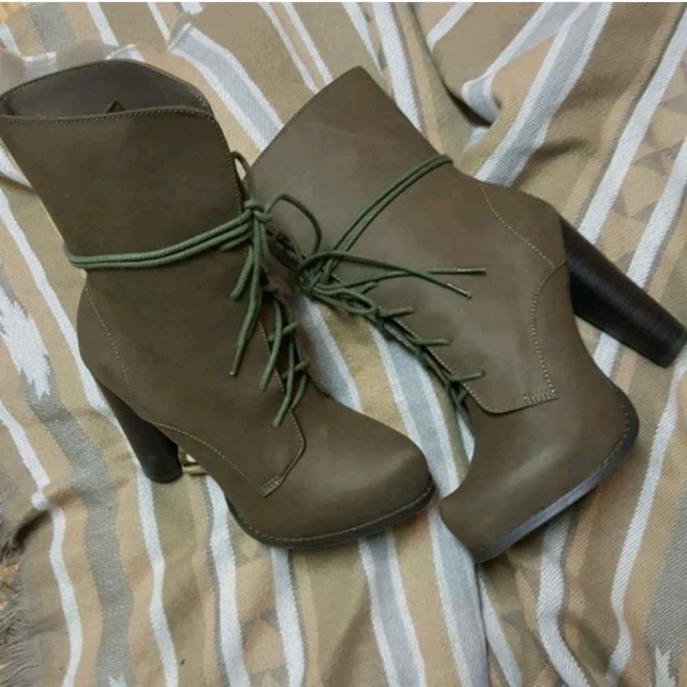 Madison lace up boots 7.5M